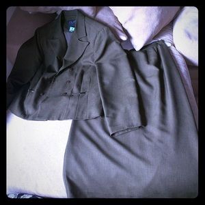 Army green structured dress suit